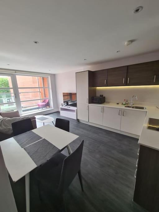 Rent Luxuri - Luxury 2 Bed Apartment Leicester Exterior photo